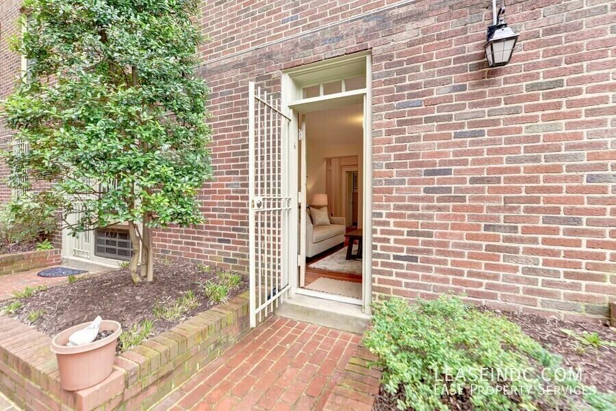 2410 20th St Nw #6 - Photo 2 of 21
