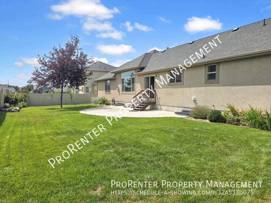 1911 S 1485 W - Photo 2 of 32