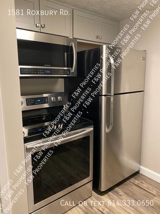 1581 Roxbury Rd - Photo 3 of 12