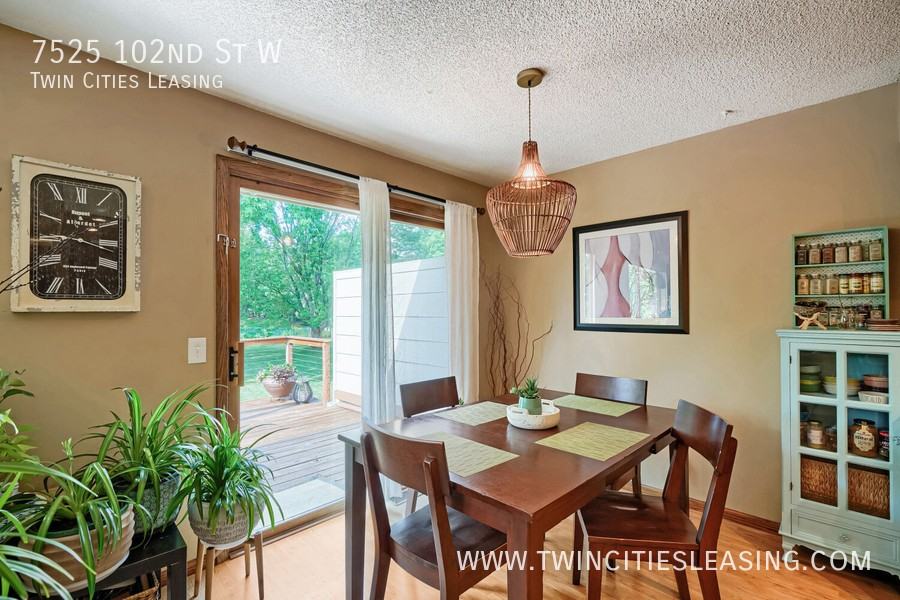 7525 W 102nd St - Photo 6 of 27