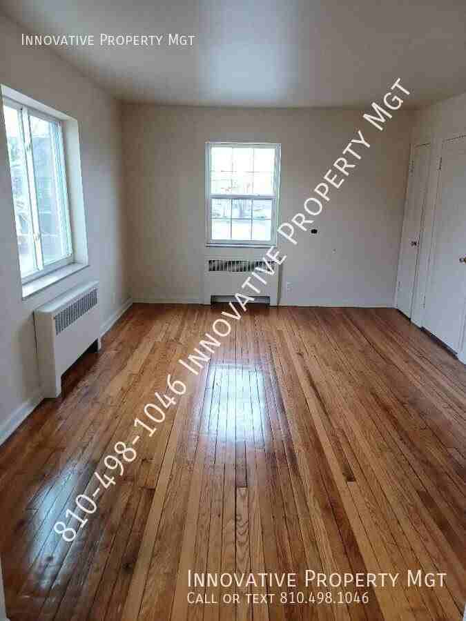 712 S Grand Traverse St #6 - Photo 3 of 18