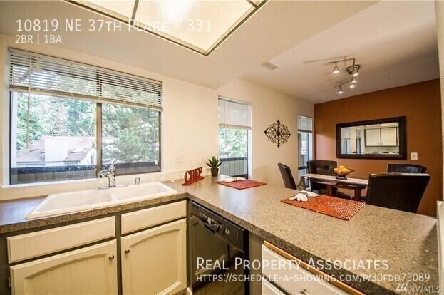 10819 Ne 37th Pl #331 - Photo 5 of 26