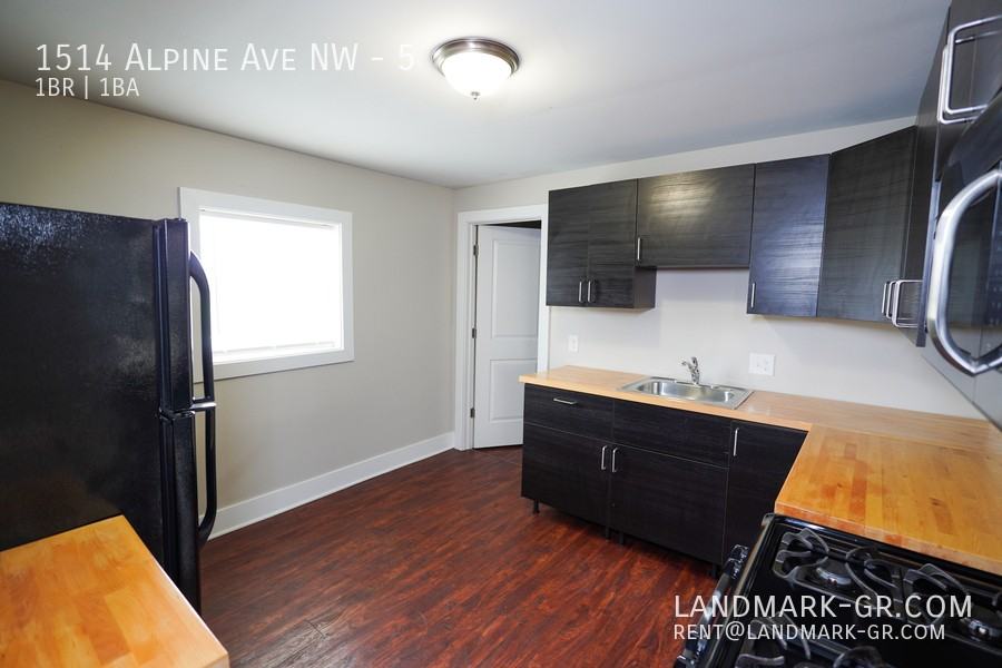 1514 Alpine Ave Nw #5 - Photo 7 of 13