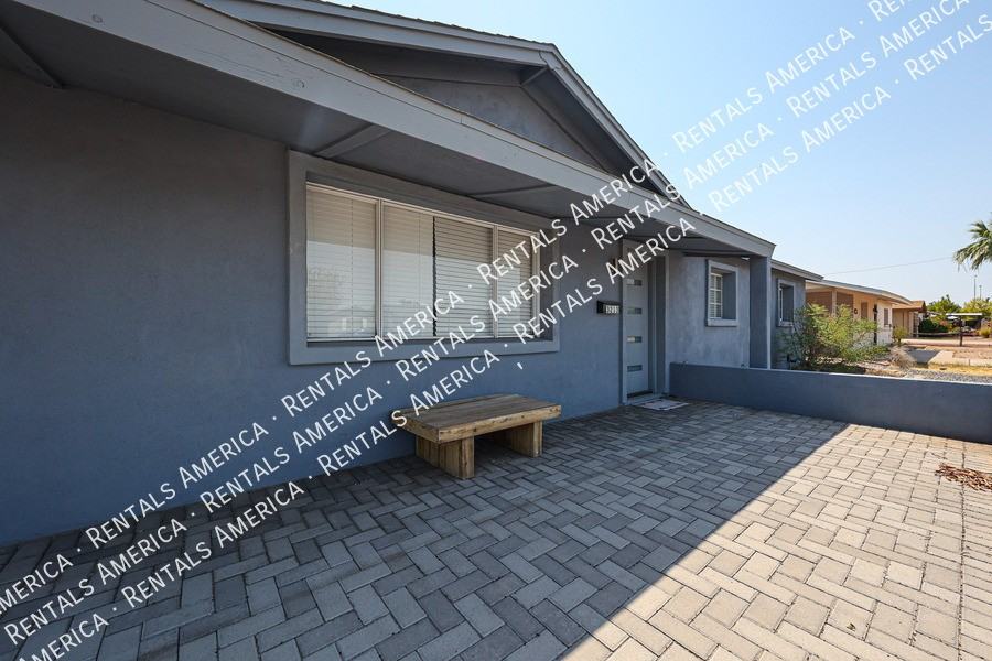 3213 S Albert Ave - Photo 2 of 39