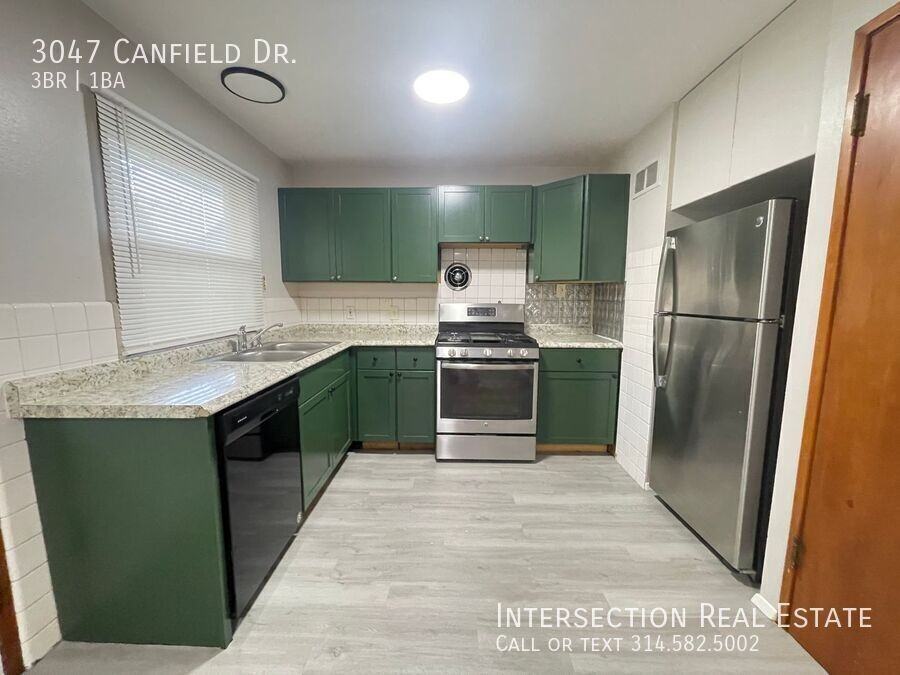 3047 Canfield Dr - Photo 6 of 21