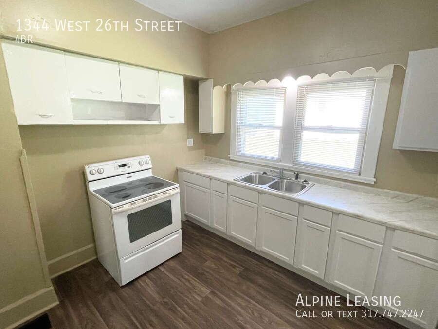 1344 W 26th St - Photo 3 of 6