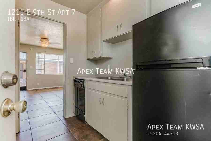 1211 E 9th St Apt 7 - Photo 4 of 29