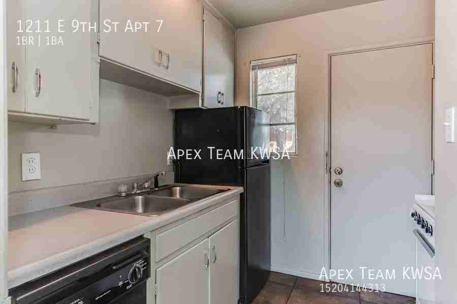 1211 E 9th St Apt 7 - Photo 5 of 29