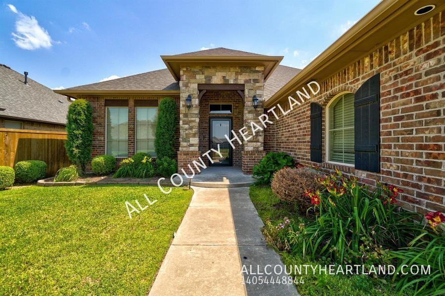 232 Sw 169th St - Photo 2 of 28