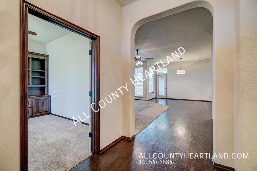 232 Sw 169th St - Photo 4 of 28