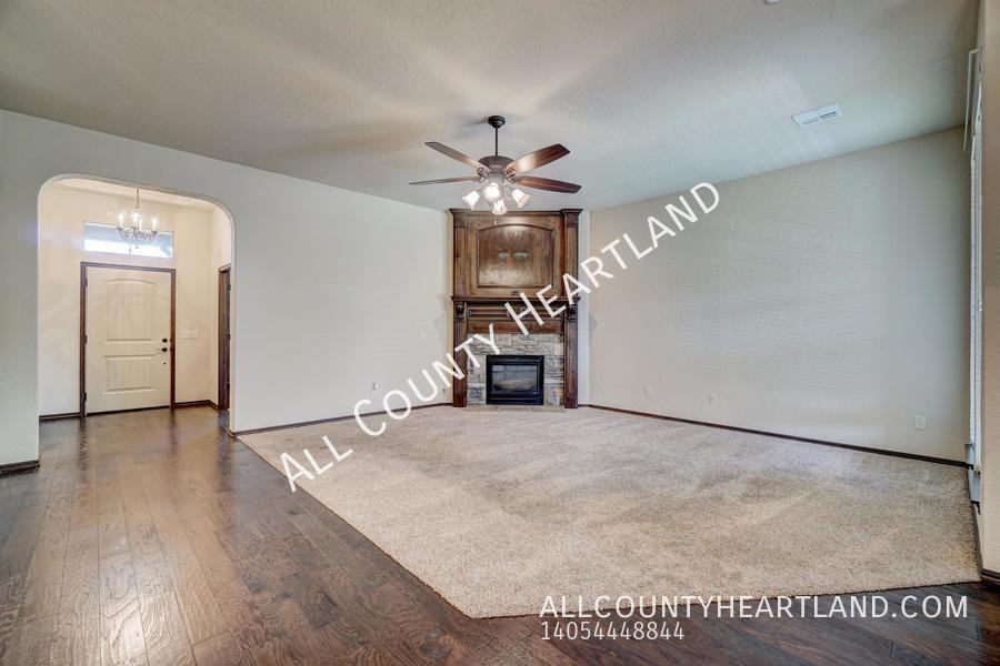 232 Sw 169th St - Photo 5 of 28