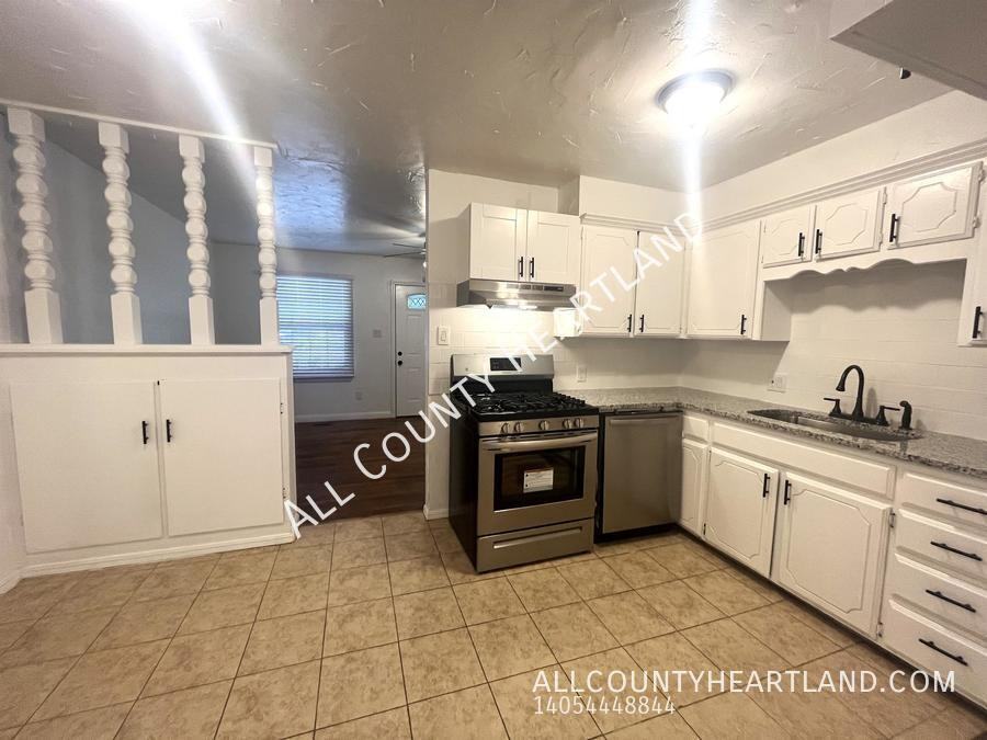 7218 Se 15th St - Photo 4 of 23