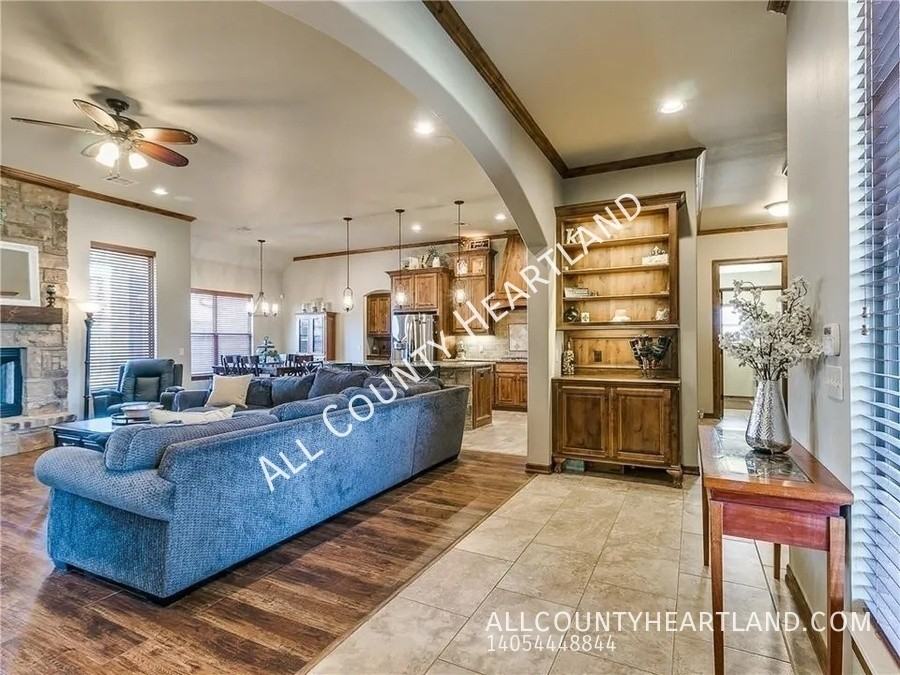 12609 Nw 7th Ct - Photo 3 of 12
