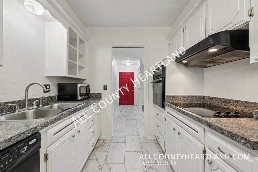 1209 Nw 103rd St - Photo 4 of 23