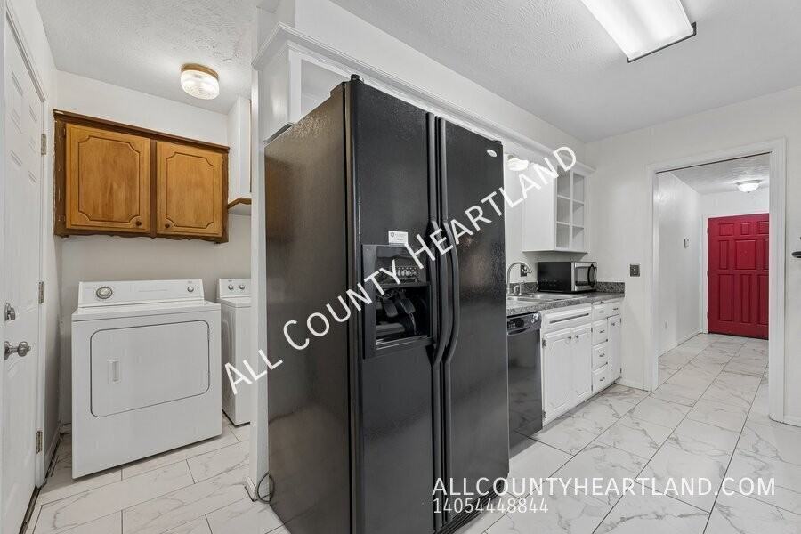 1209 Nw 103rd St - Photo 5 of 23
