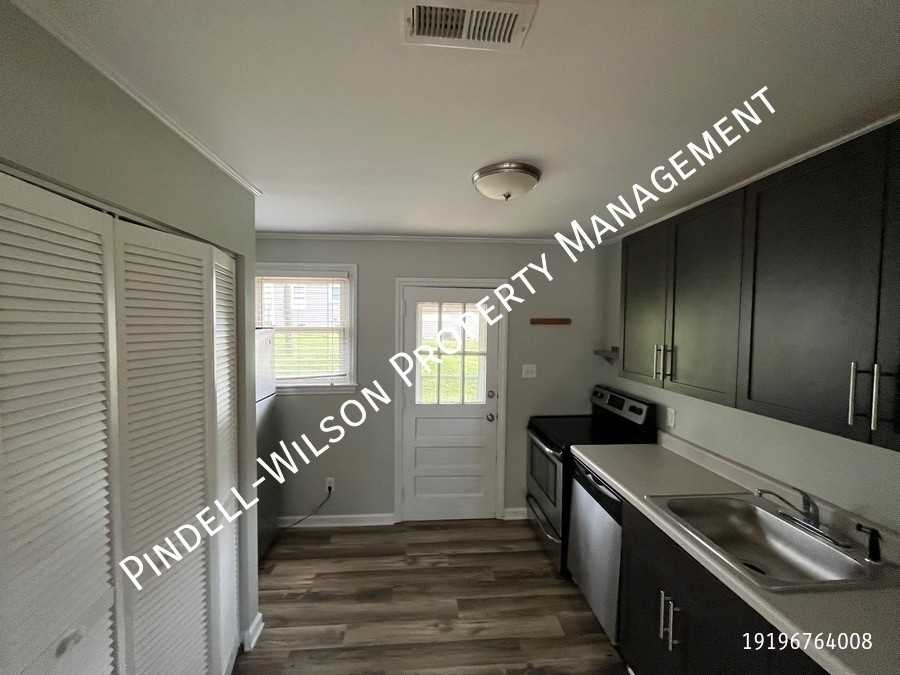 2210 Bernard St - Photo 4 of 7