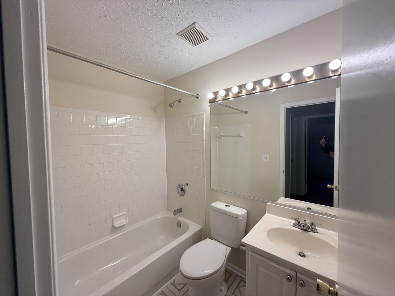 935 Joshua Tree Ct #1 - Photo 4 of 18