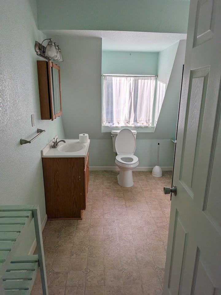 6653 Garner Pl #B - Photo 4 of 10