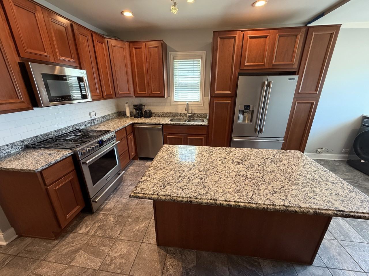 2550 N Newcastle Ave #1 - Photo 3 of 9