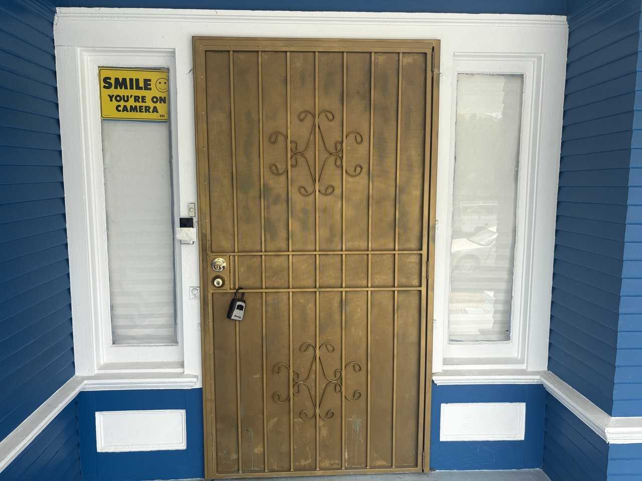 2713 S La Salle Ave #NA - Photo 2 of 34
