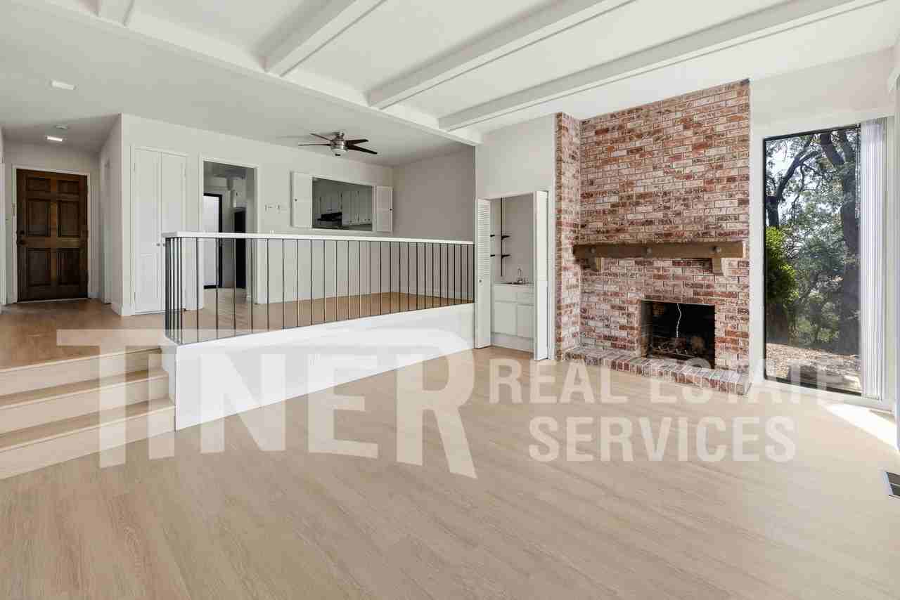 8708 Bluff Ln - Photo 3 of 34