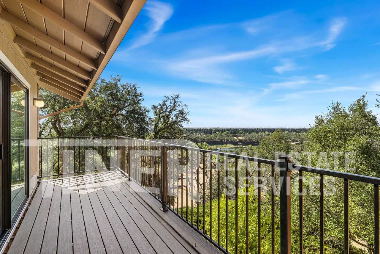 8708 Bluff Ln - Photo 4 of 34