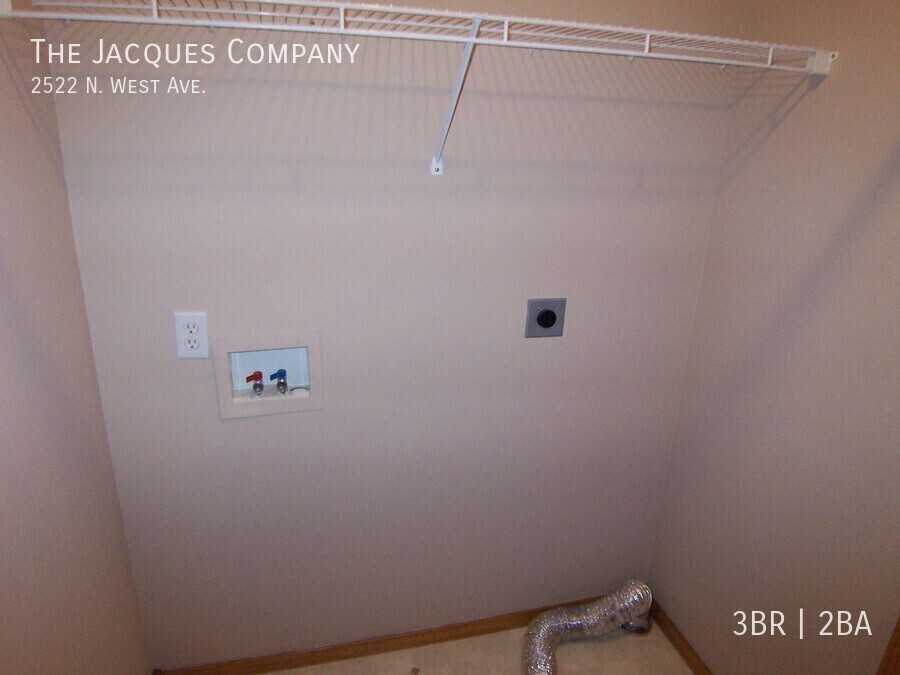 2522 N West Ave - Photo 4 of 12