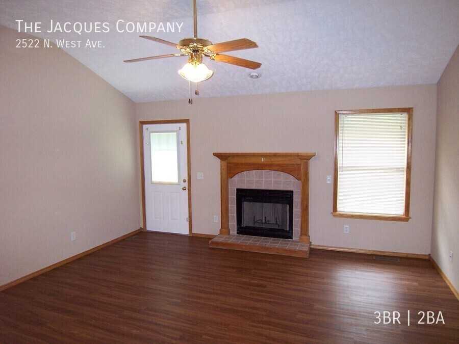 2522 N West Ave - Photo 7 of 12