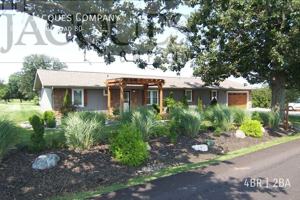 featured image of 8993 E Farm Road 80
