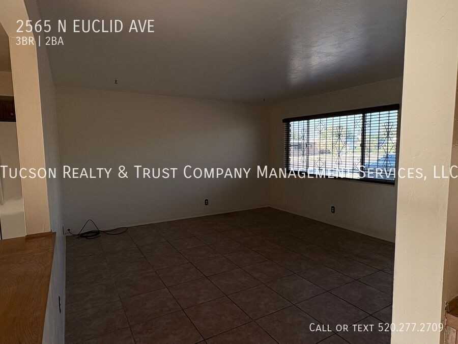 2565 N Euclid Ave - Photo 2 of 12