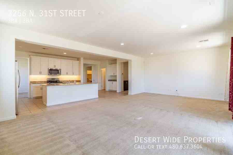 3256 N 31st St - Photo 4 of 26