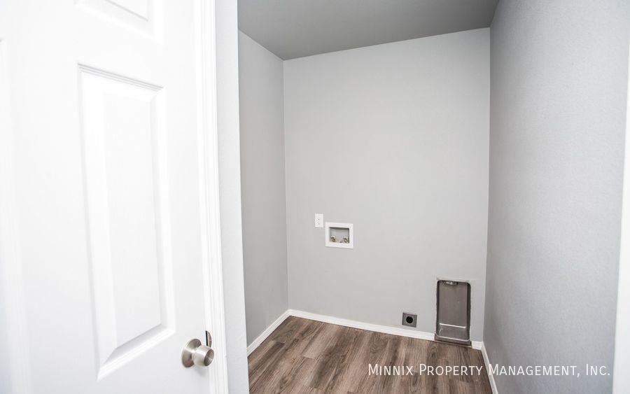 1102 N Englewood Ave #B - Photo 5 of 33