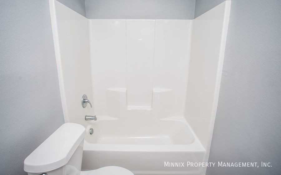 1102 N Englewood Ave #B - Photo 6 of 33