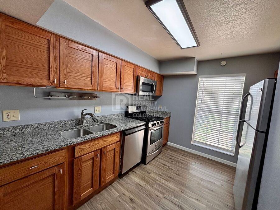 3440 Parkmoor Village Dr #V - Photo 6 of 16