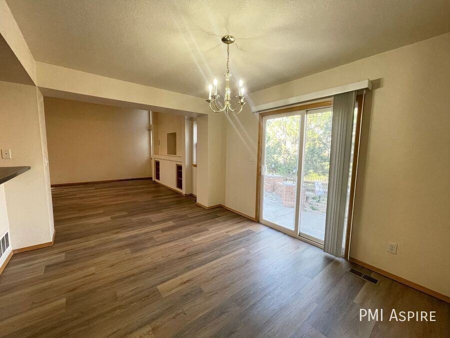 10501 Dresden St - Photo 5 of 24