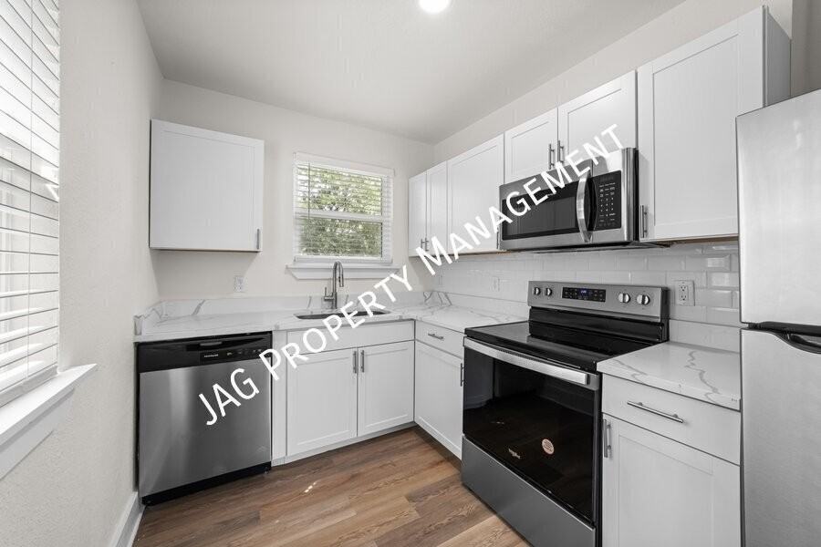 1074 Day Ave - Photo 3 of 21