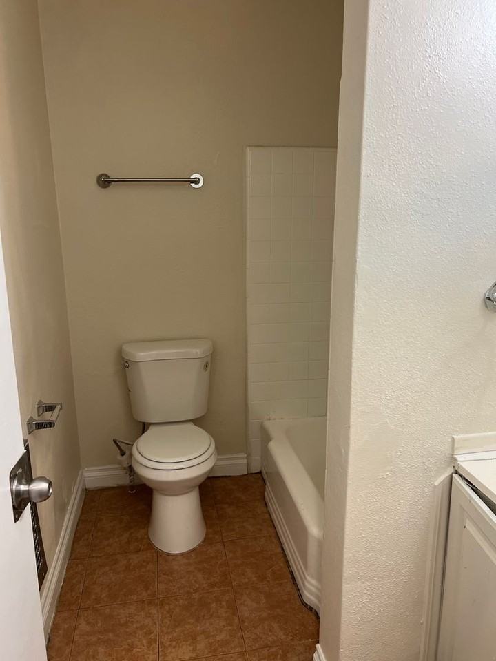 6125 S. Victoria Ave. - Photo 5 of 9