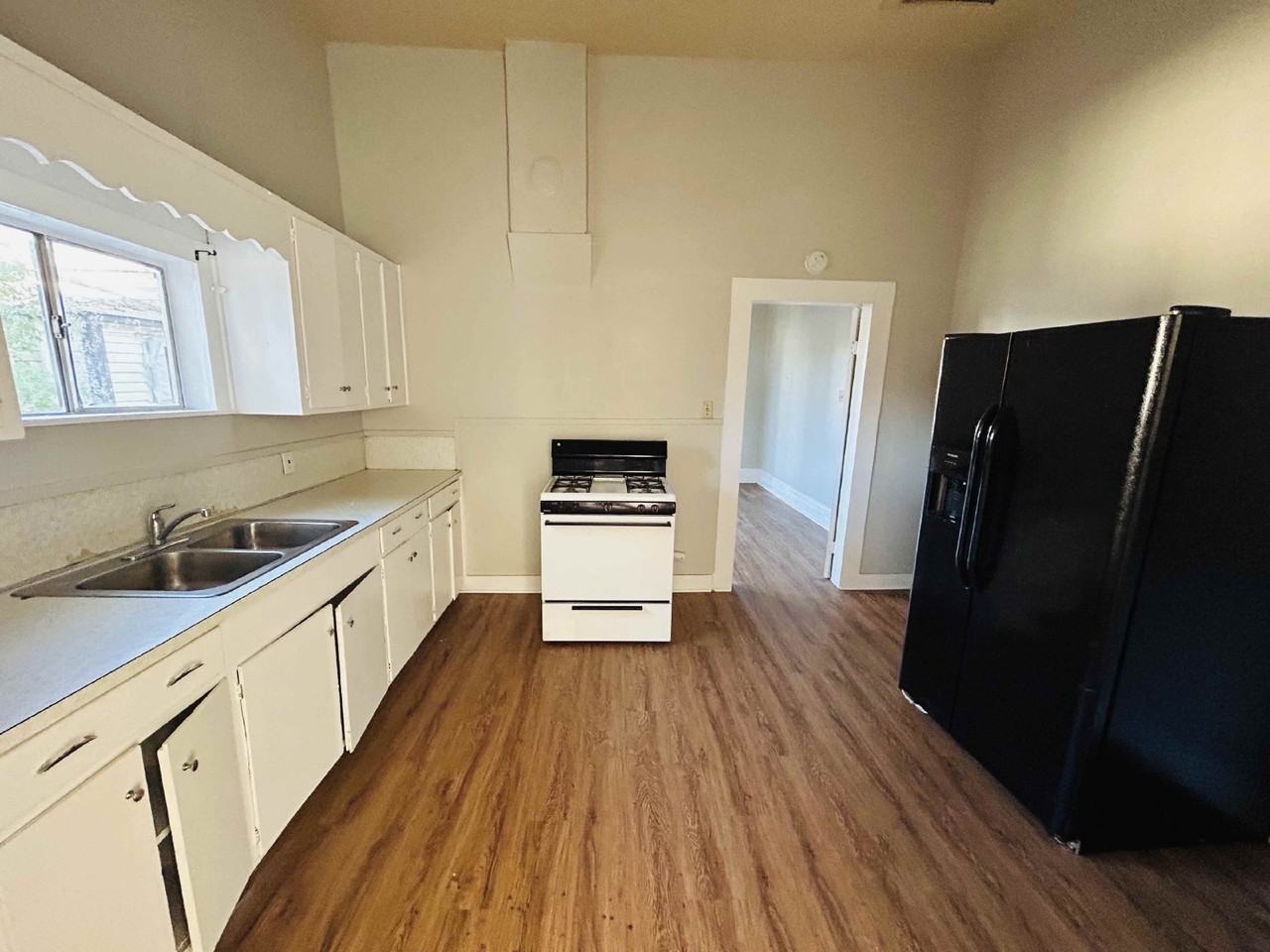 1750 E Commerce St - Photo 5 of 11