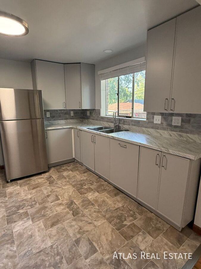 2110 Vance St - Photo 4 of 30