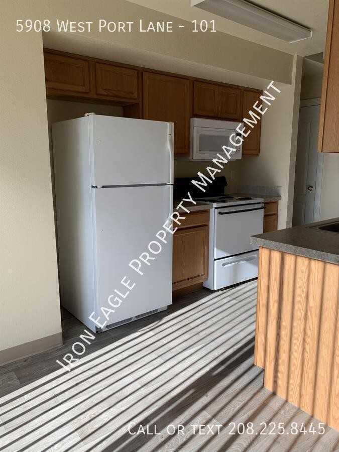 5908 W Port Ln - Photo 7 of 14