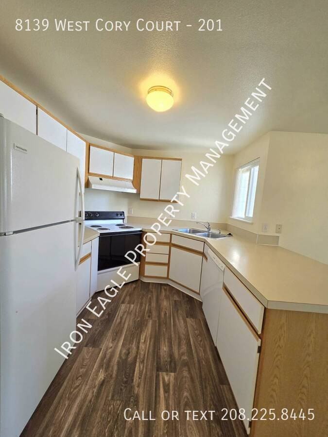 8139 W Cory Ct - Photo 3 of 8