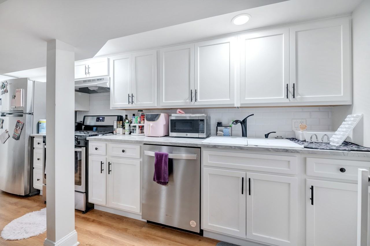 1353 Massachusetts Ave Se #C - Photo 6 of 19