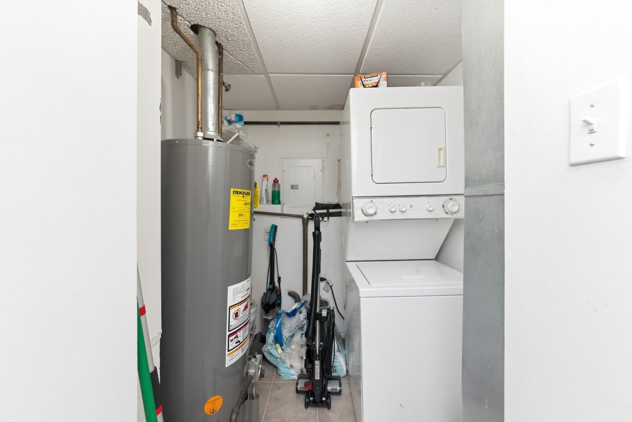 954 W Cuyler Ave #1E - Photo 6 of 8