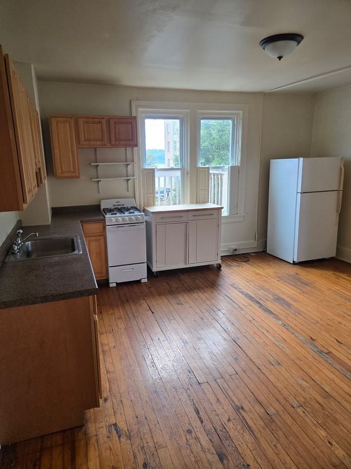 1518 N 2nd St #3 - Photo 5 of 9