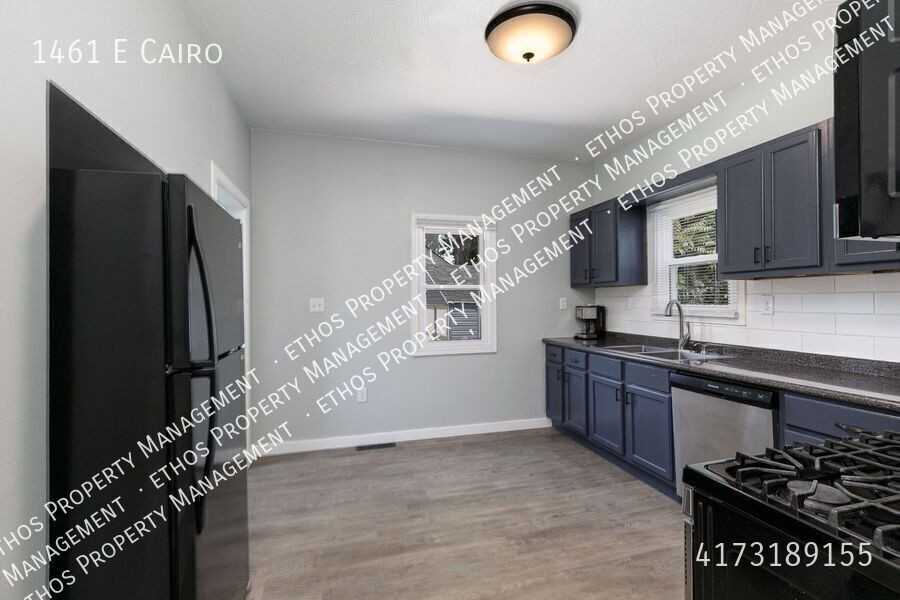 1461 E Cairo St - Photo 5 of 16