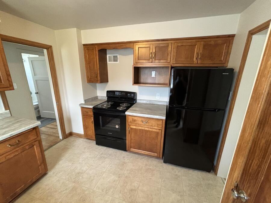 W63N399 Hillcrest Ave - Photo 2 of 23
