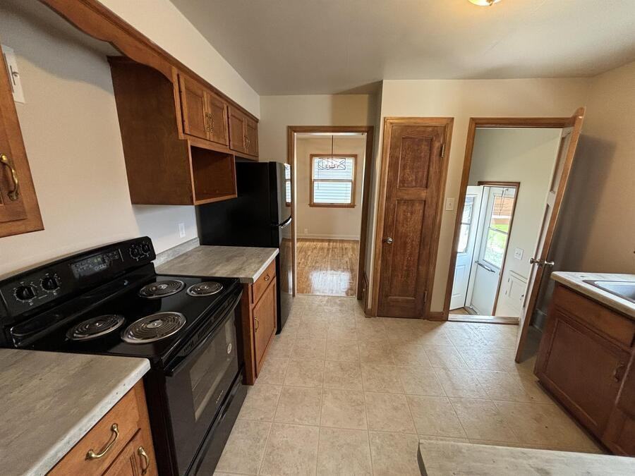 W63N399 Hillcrest Ave - Photo 3 of 23