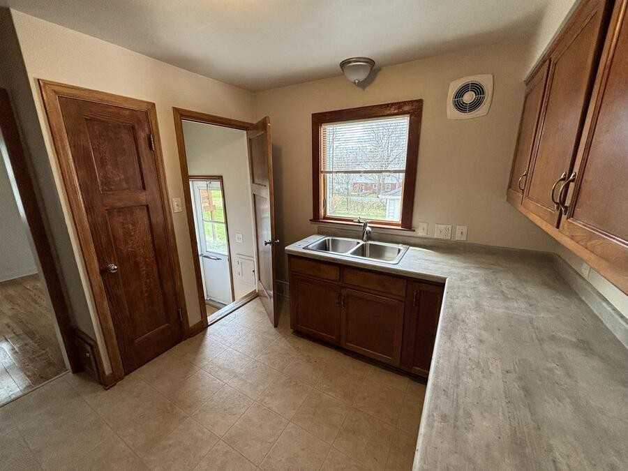 W63N399 Hillcrest Ave - Photo 6 of 23