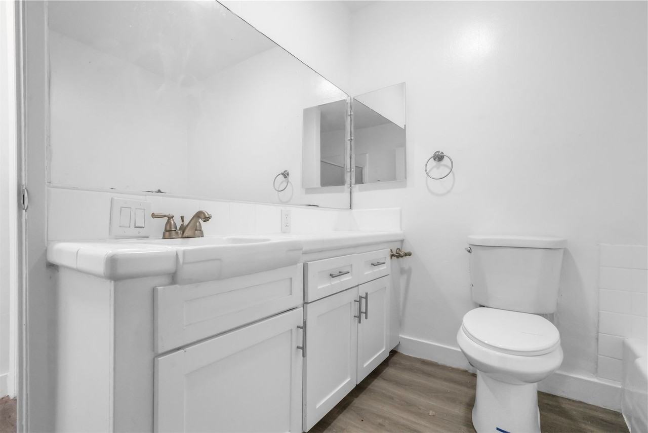 1030 N Orange Grove Ave. - Photo 4 of 26
