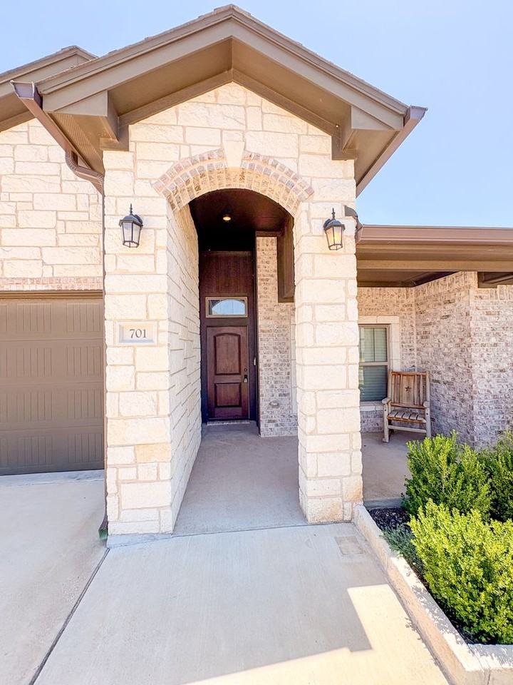 701 Juniper Dr - Photo 2 of 23